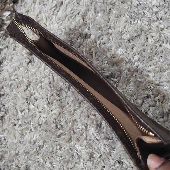 Louis Vuitton Cosmetics Pouch / Pochette - Picture 6 of 16